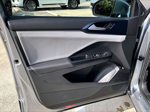 Used 2022 Volkswagen Taos SE image 22