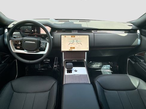 Used 2025 Land Rover Range Rover SE AWD/4WD image 16