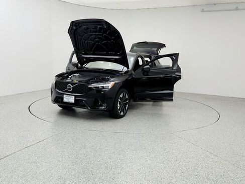 New 2026 Volvo XC60 B5 Plus w/ Protection Package Premier image 9