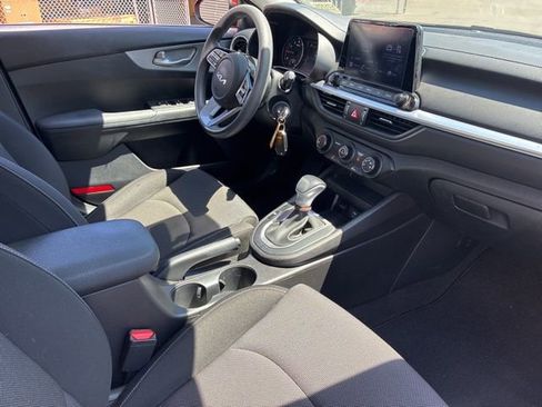 Used 2023 Kia Forte LXS image 4