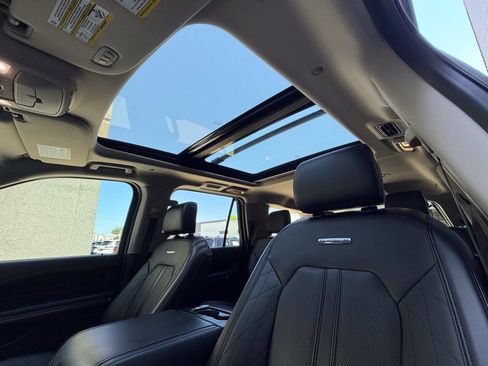 Used 2019 Ford Expedition Platinum AWD/4WD image 17