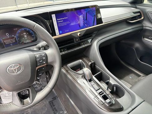 Used 2025 Toyota Crown AWD/4WD image 22