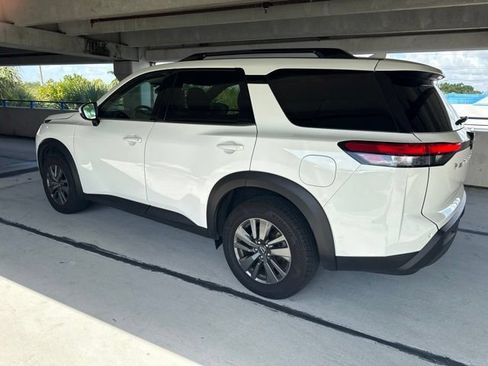 Used 2025 Nissan Pathfinder SV FWD image 18