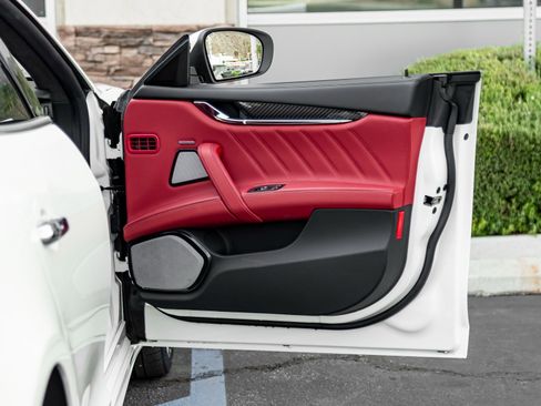 Used 2023 Maserati Quattroporte Modena image 24