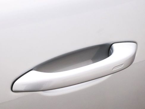 Used 2021 Porsche Cayenne w/ Premium Package image 56