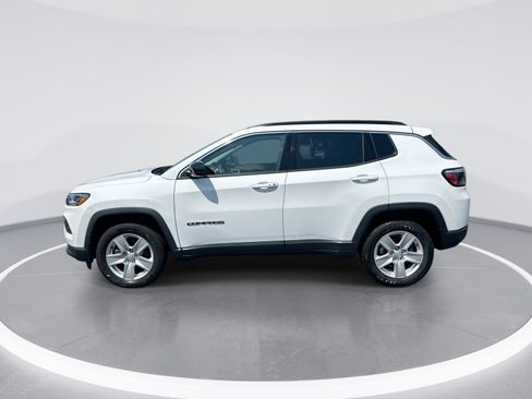 Used 2022 Jeep Compass Latitude w/ Sun and Sound Group AWD/4WD image 6