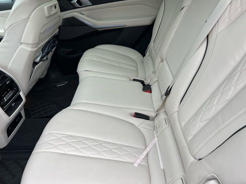 Used 2021 BMW X7 xDrive40i w/ Premium Package AWD/4WD image 9