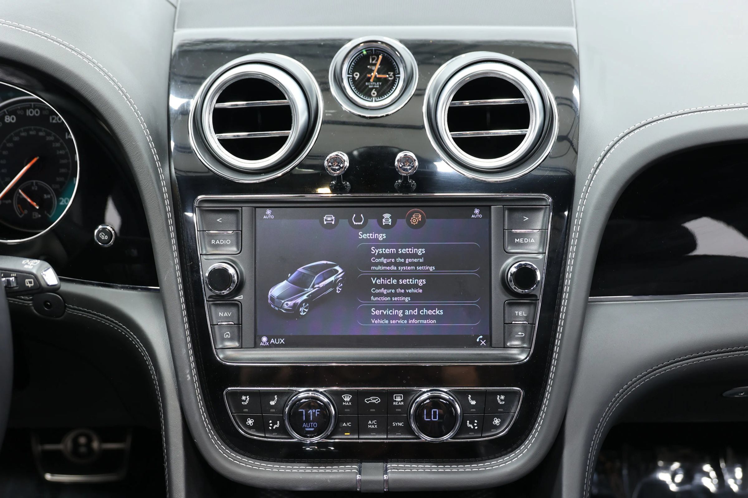 Used 2018 Bentley Bentayga Onyx Edition AWD/4WD image 34