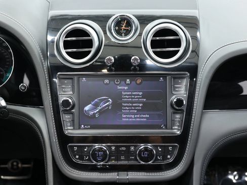 Used 2018 Bentley Bentayga Onyx Edition AWD/4WD image 34