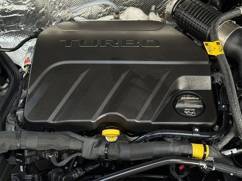 Certified 2025 Chevrolet Trax LT w/ LT Convenience Package image 29