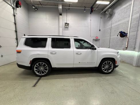 Used 2023 Jeep Grand Wagoneer Series II AWD/4WD image 3