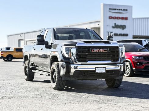Used 2024 GMC Sierra 2500 Pro w/ Convenience Package image 3
