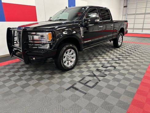 Used 2019 Ford F250 Platinum w/ FX4 Off-Road Package AWD/4WD image 3