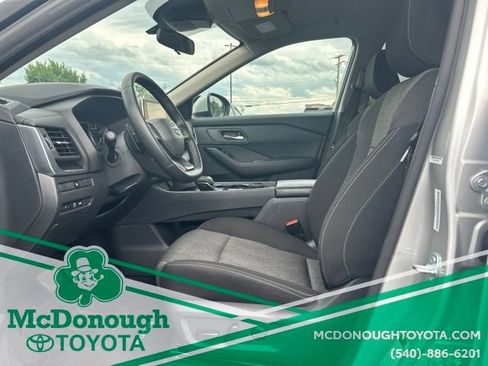 Used 2025 Nissan Rogue SV AWD/4WD image 11