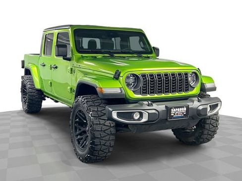 Used 2025 Jeep Gladiator Sport AWD/4WD image 1