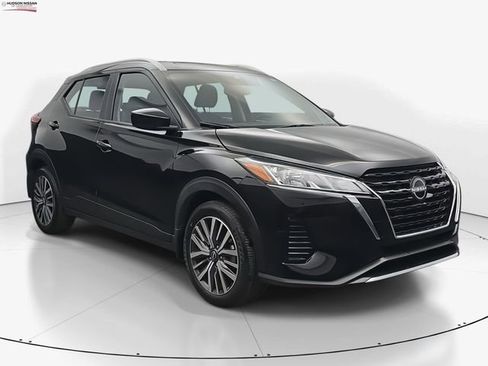 Used 2024 Nissan Kicks SV image 2