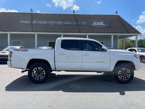 Used 2020 Toyota Tacoma TRD Sport AWD/4WD image 2