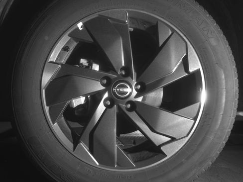 Used 2025 Nissan Rogue SV AWD/4WD image 12