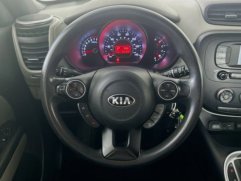 Used 2016 Kia Soul + image 17