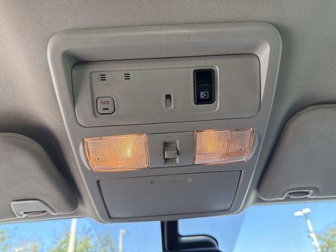 Used 2018 Nissan Titan SL w/ Chrome Package image 46