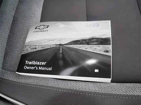 Used 2023 Chevrolet TrailBlazer LT w/ Convenience Package FWD image 39