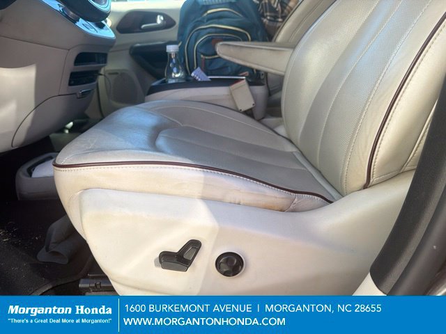 Used 2017 Chrysler Pacifica Limited FWD image 13