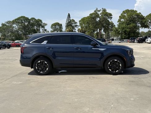 New 2026 Kia Sorento S FWD image 3