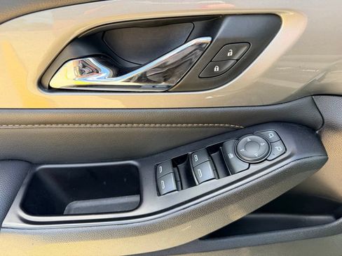 Used 2018 Chevrolet Traverse LT FWD image 13