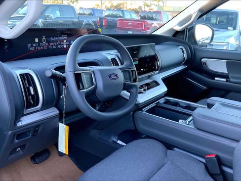 New 2025 Ford Expedition Active image 8