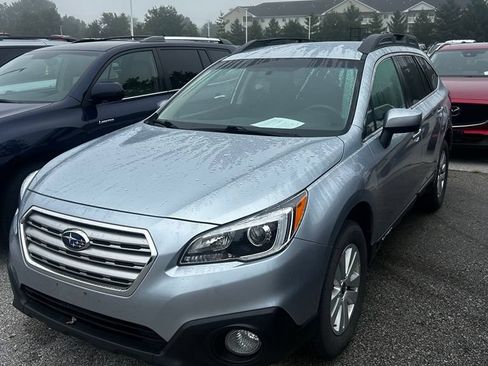 Used 2017 Subaru Outback 2.5i Premium AWD/4WD image 1