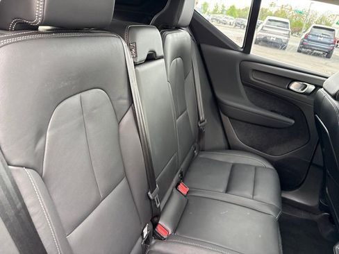 Certified 2025 Volvo XC40 B5 Core AWD/4WD image 37