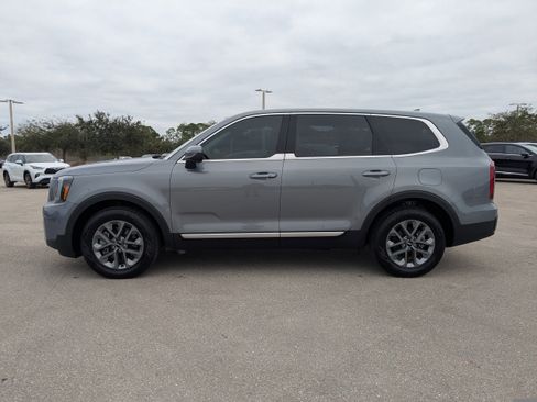 Certified 2025 Kia Telluride LX image 8