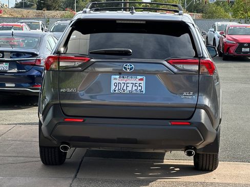 Used 2023 Toyota RAV4 XLE Premium AWD/4WD image 5