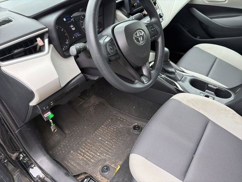 Used 2025 Toyota Corolla LE FWD image 31