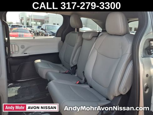 Used 2025 Toyota Sienna XLE FWD image 38