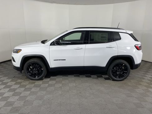 New 2026 Jeep Compass Latitude image 9