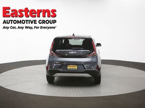 Used 2025 Kia Soul LX w/ LX Technology Package FWD image 36