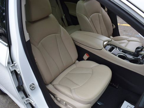 Used 2020 Buick Envision Premium w/ Driver Confidence Package AWD/4WD image 36