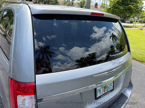 Used 2013 Chrysler Town & Country Limited w/ Luxury Group FWD image 24