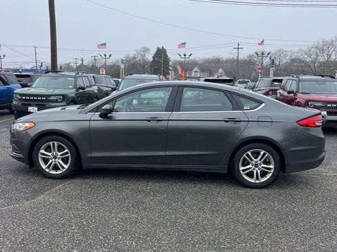 Used 2018 Ford Fusion SE w/ Fusion SE Technology Package image 5