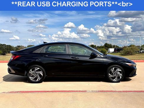 Used 2025 Hyundai Elantra Sport image 11