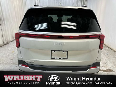 Used 2025 Kia Carnival EX FWD image 5