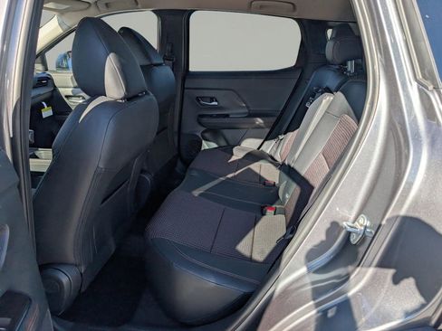New 2025 Nissan Kicks SR FWD image 14
