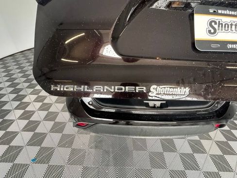 Used 2021 Toyota Highlander XLE AWD/4WD image 28