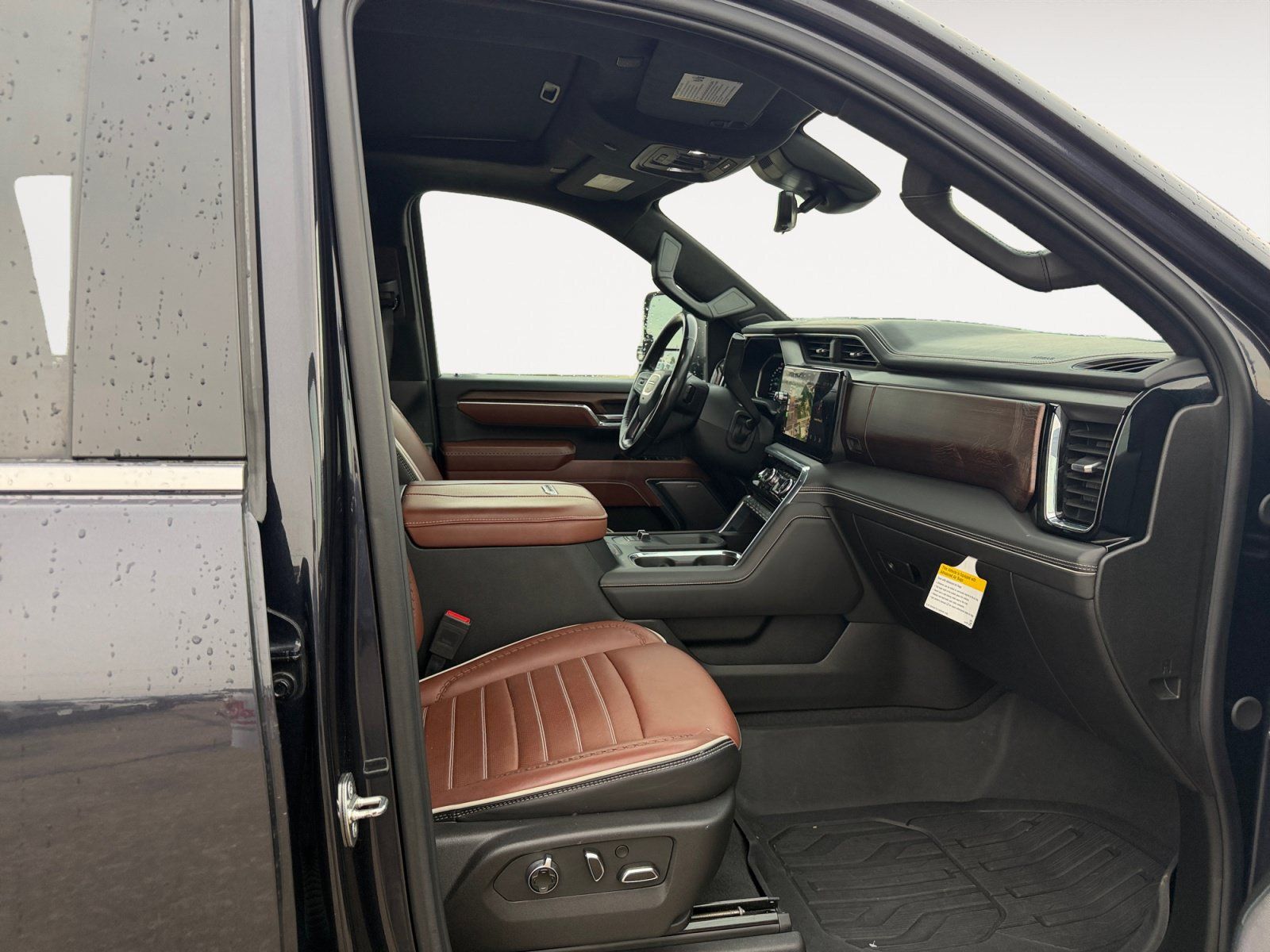 Used 2024 GMC Sierra 2500 Denali Ultimate w/ LPO, GMC Protection Package AWD/4WD image 15