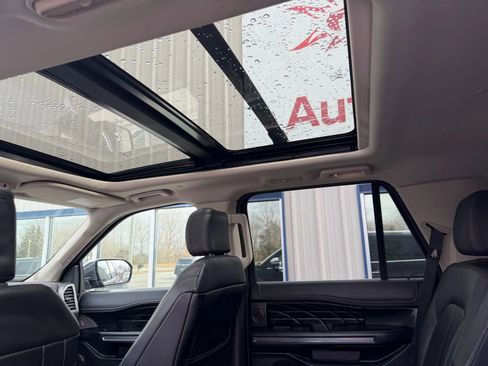 Used 2019 Ford Expedition Platinum image 18