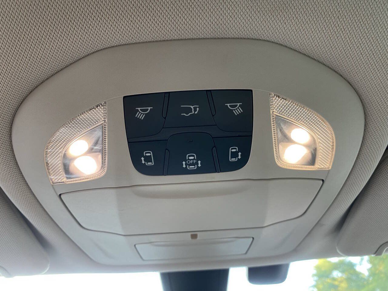 Used 2020 Chrysler Pacifica Touring FWD image 20
