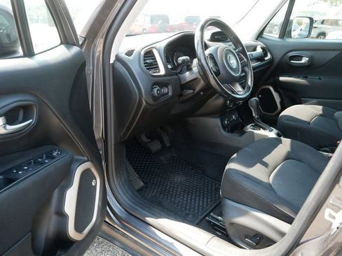 Used 2017 Jeep Renegade Latitude w/ Popular Equipment Group AWD/4WD image 12