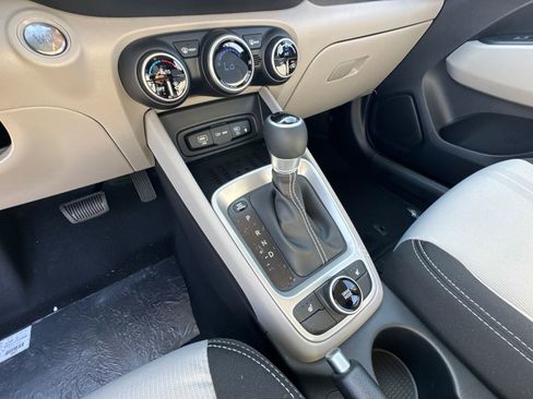 New 2026 Hyundai Venue SEL FWD image 31