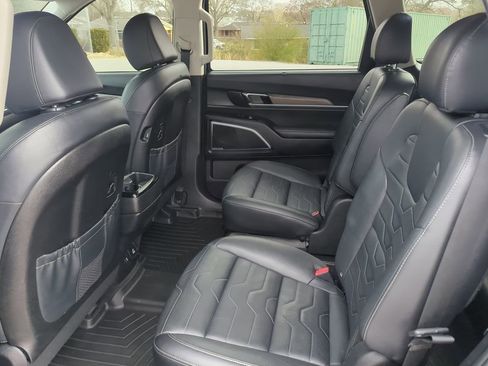 Used 2022 Kia Telluride SX w/ SX Prestige Package image 12